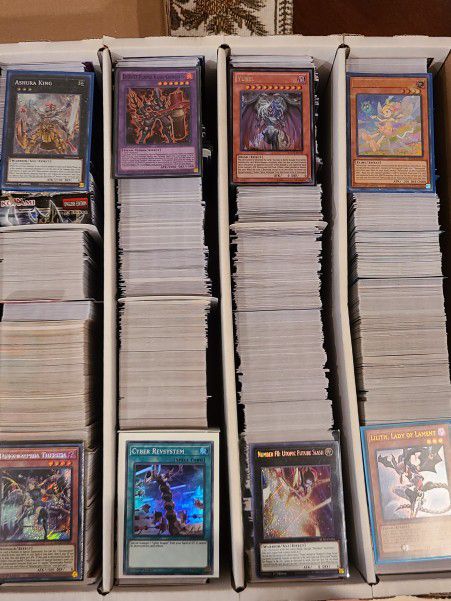1000 YUGIOH CARDS LOT COLLECTION WITH 100 HOLOS
