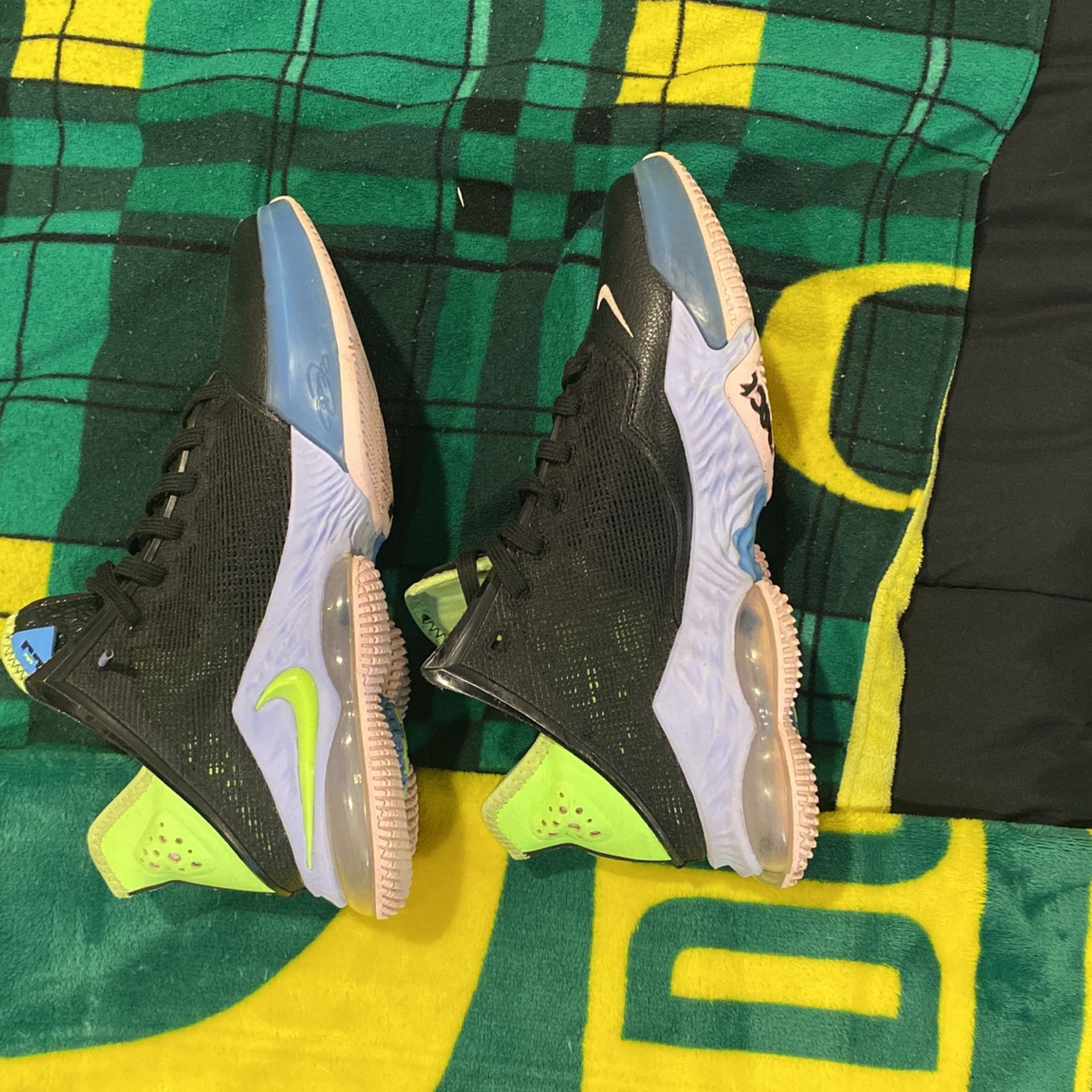 Men’s LeBron Basketball Shoes