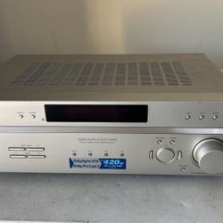 Dolby Digital / DTS 420 W