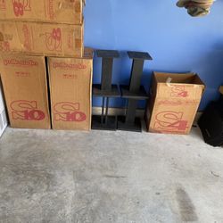 6 Speaker Polk Audio. Never Been Used 