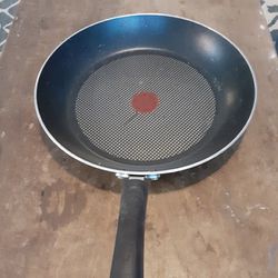 The Pampered Chef proffessional 12 inch non stick deep skillet with lid  cooking for Sale in Placentia, CA - OfferUp