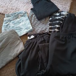 Woman's Pants Clean Large To Xlarge $2.00 Each Or All For $15.00