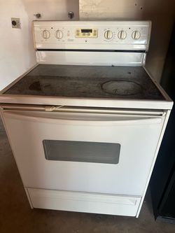 White Electric Range with Glass Cooktop