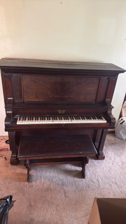 Story & Clark piano