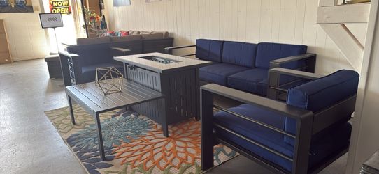 New inbox upgraded patio set with 5inch cushions(we finance and deliver)
