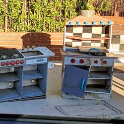 Kids KITCHEN /Curb Alert. Still there 4/13, 10am