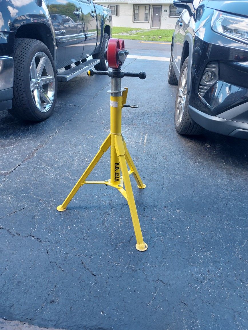 Heavy Duty Pipe Stand With Metal Wheels