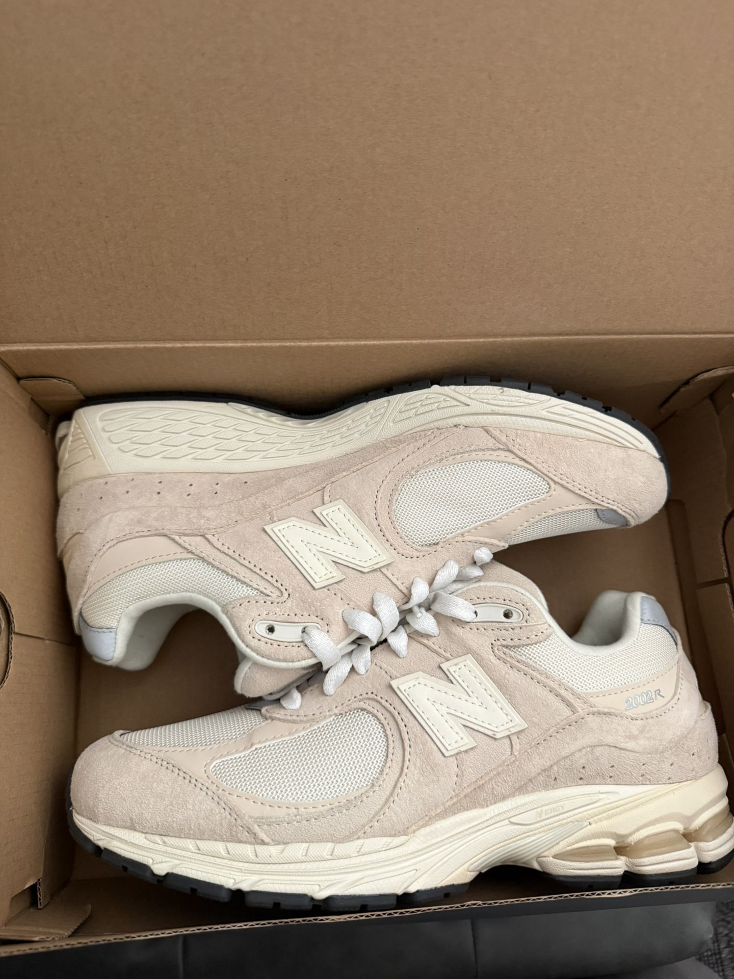 Mens New Balance 2002r Cream Runners Size 10