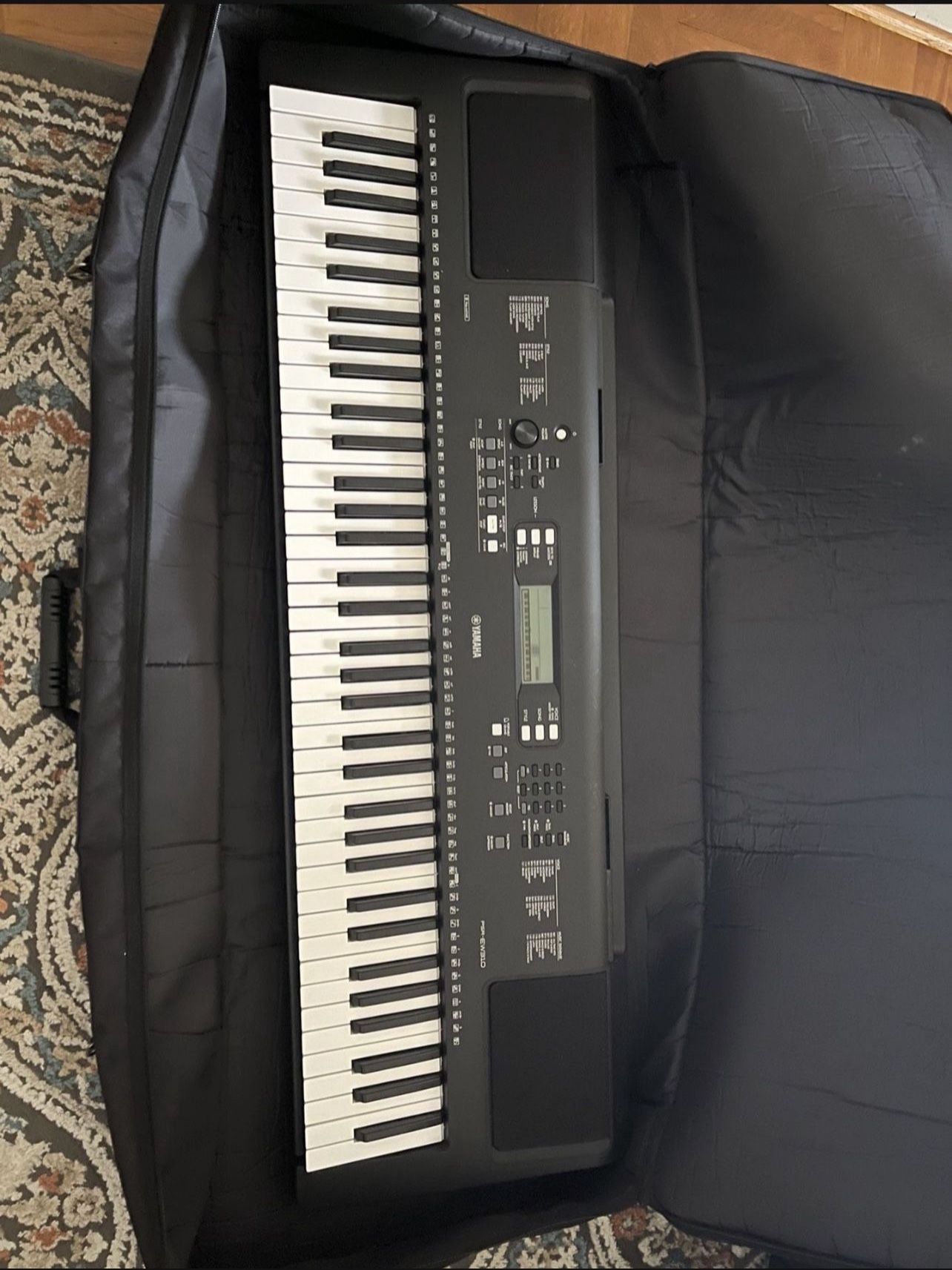 For Sale Yamaha Keyboard 72 Keys