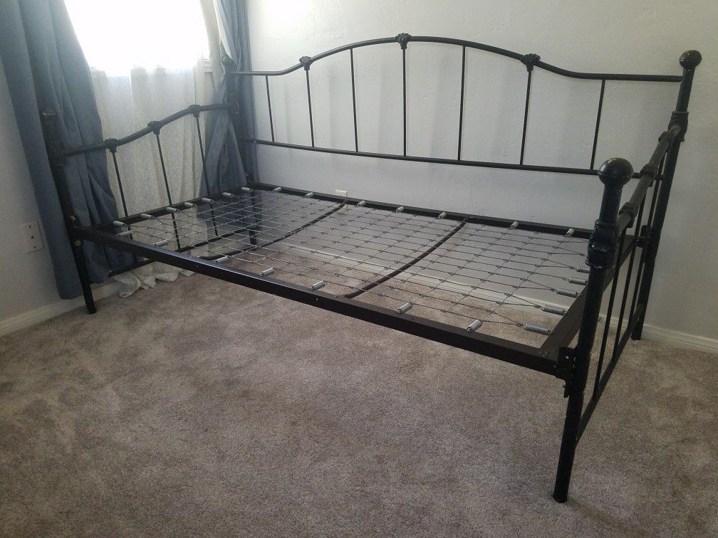 Day bed frame with trundle