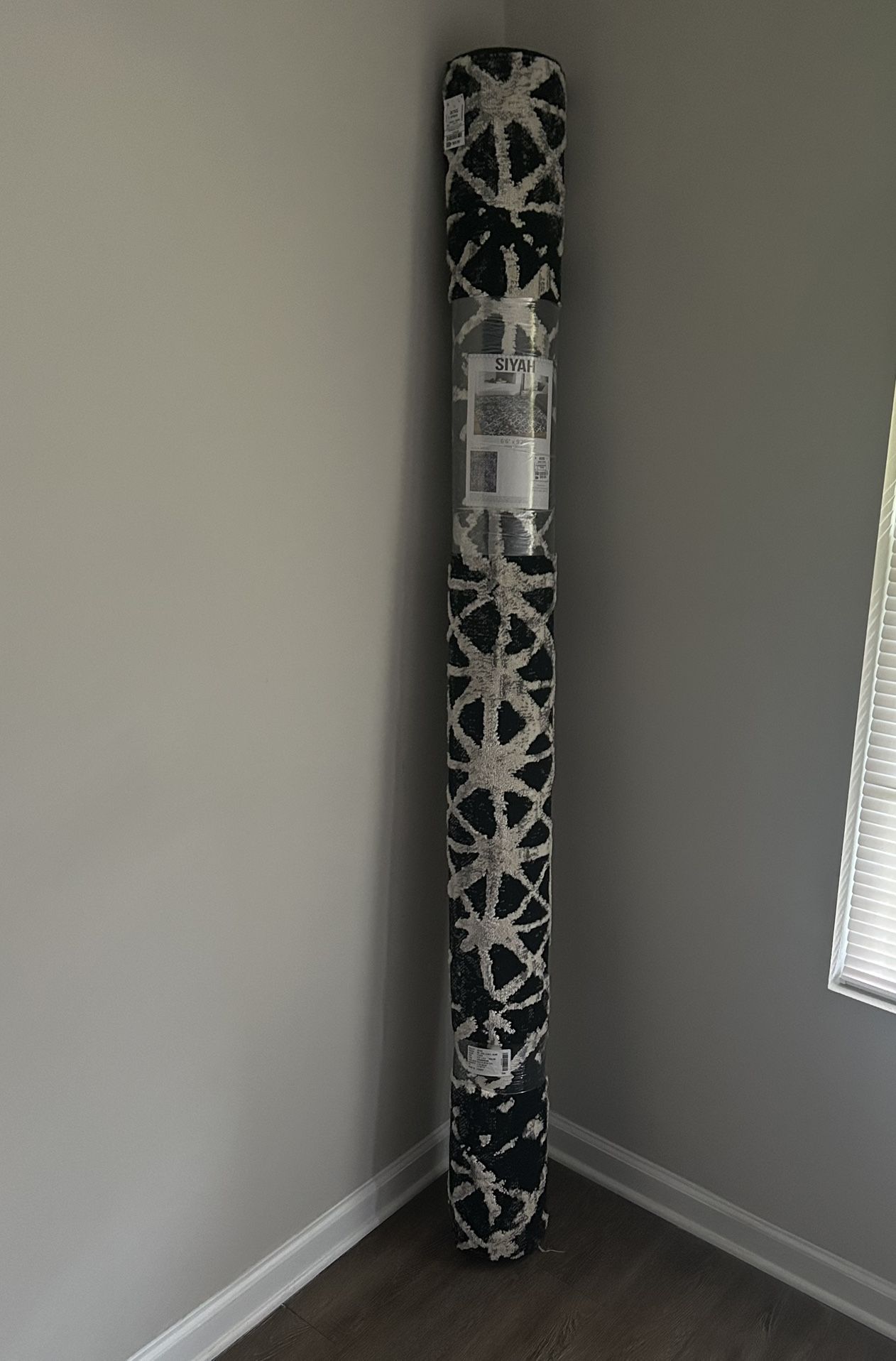 Siyah 6’6 X 9’2 Rug
