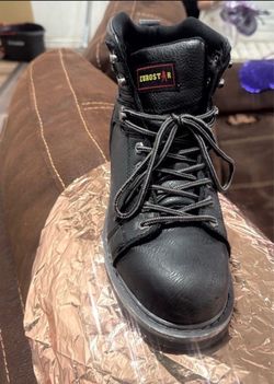 Men steal boots