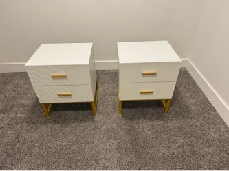 2 white night stands
