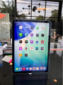 iPad Air (5th generation) 256GB! Wi-Fi! 90 Day warranty! We offer financing.