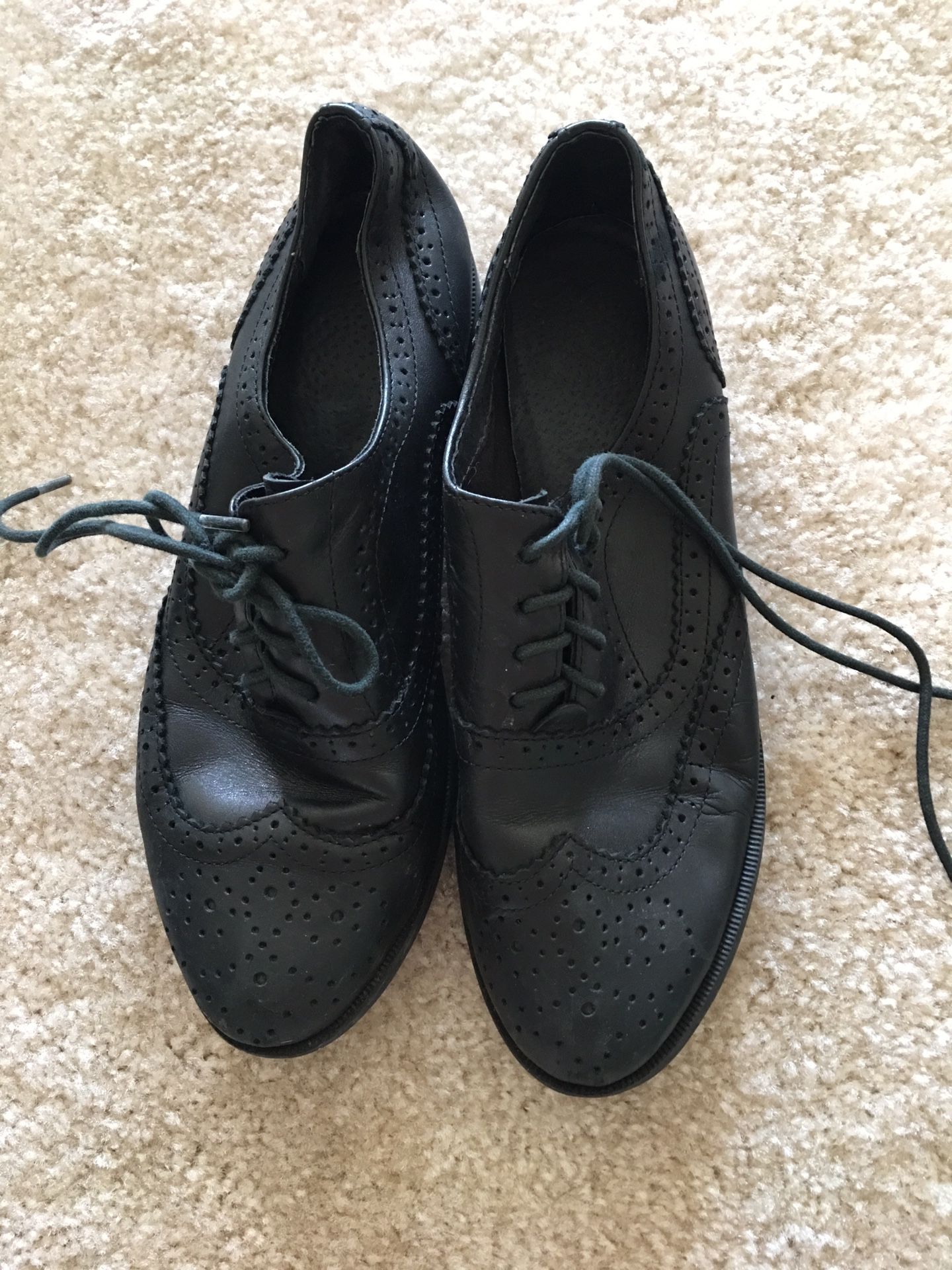 Oxford bootie in black. Soft leather size 6.5/37