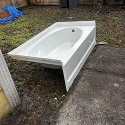 60” x 36” right hand fiberglass bathtub brand