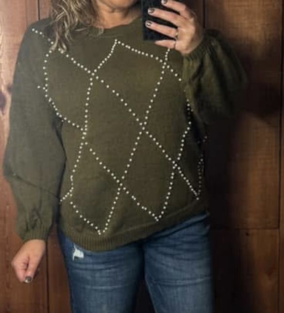 Green Sweater With Pearl Design