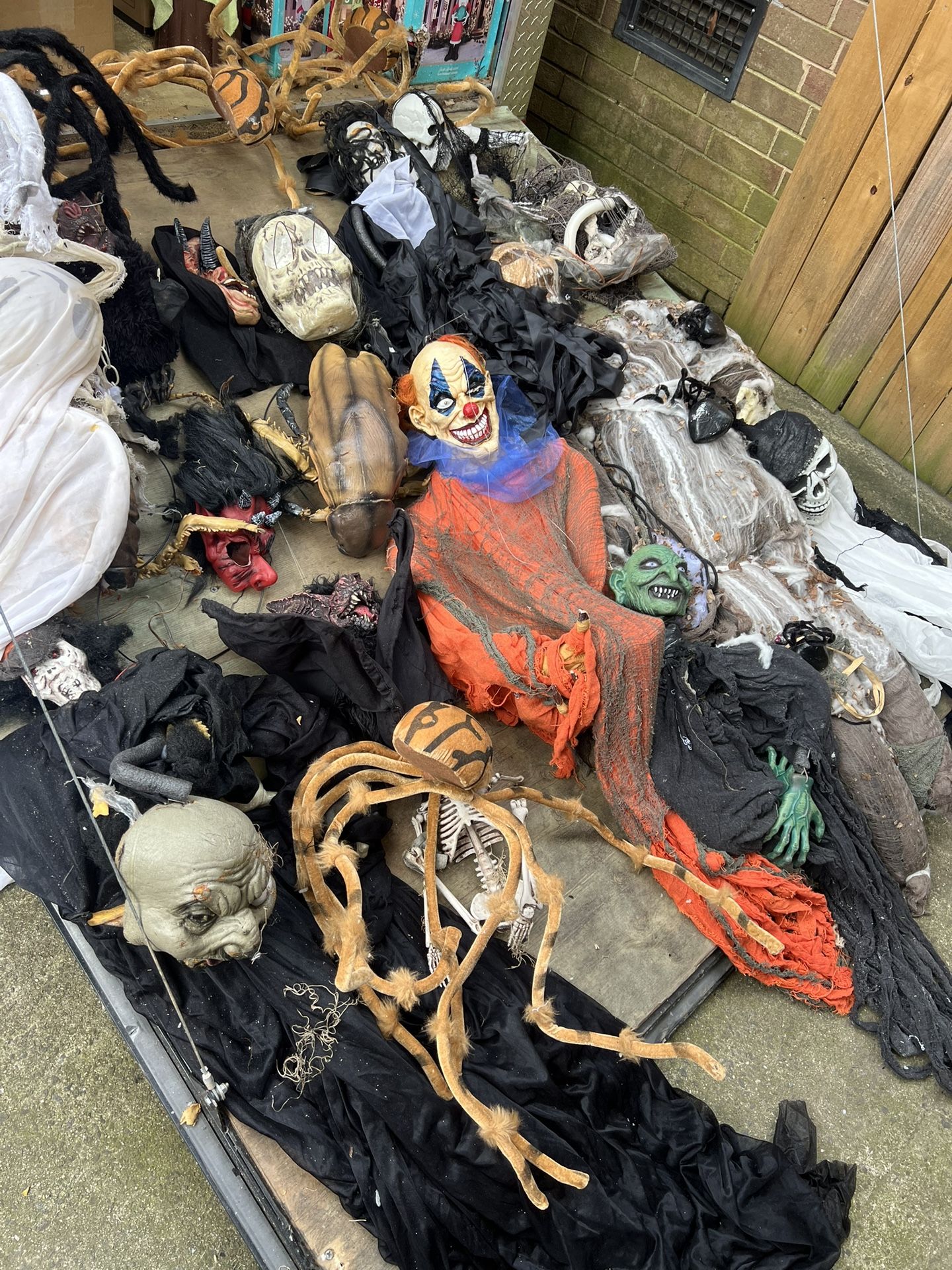 HALLOWEEN DECORATIONS