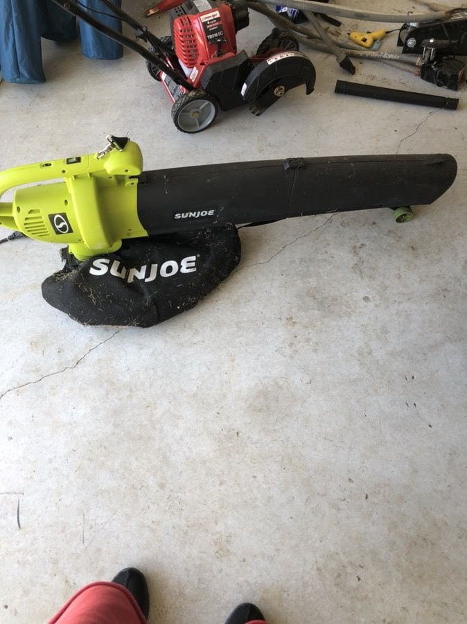 Electric leaf blower