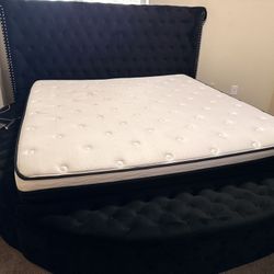 Black King  Circle Upholstered  Storage Panel Bed