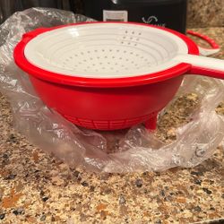 Tupperware strainer 