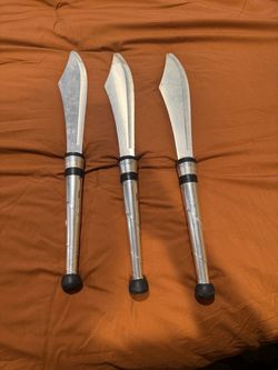 3 juggling knives
