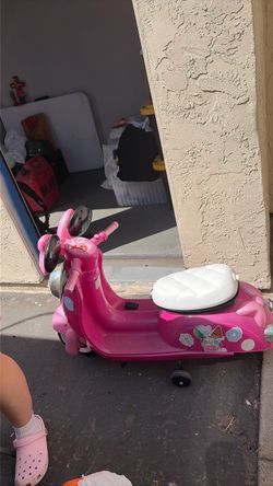 Minnie Mouse electric scooter