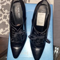 Boots Sz  8 Good Condition i Used Only 1 Time