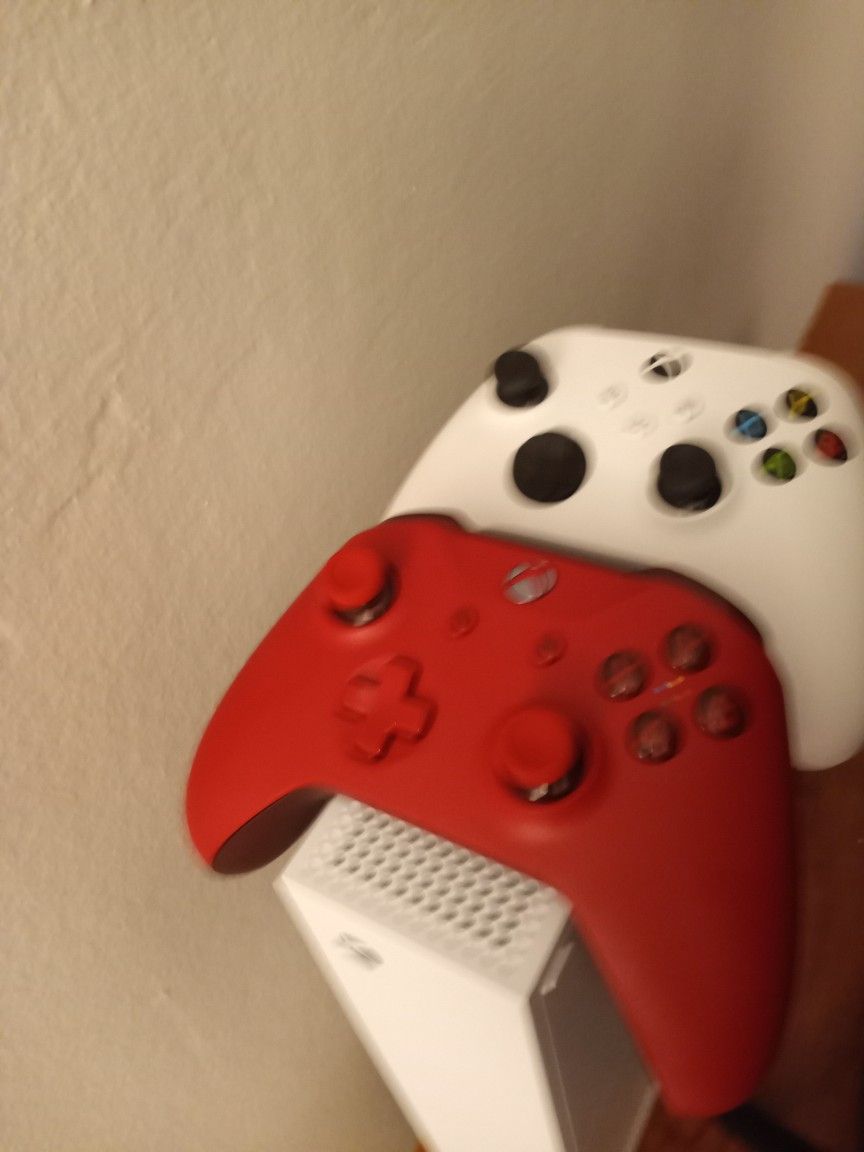 Xbox Series S With 2 Controllers for Sale in Miami, FL OfferUp