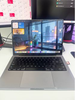 Macbook Pro 14” M2 Pro Chip