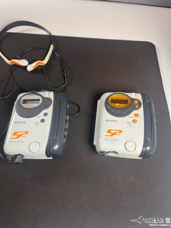 Sony Sports S2 Walkman FOR PARTS RADIO WORKS CASSETTE DOES NOT for both