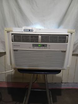 Frigidaire with remote 6000 btu