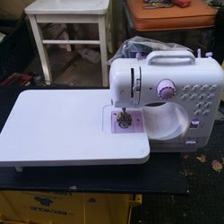 Sweing Machine Small