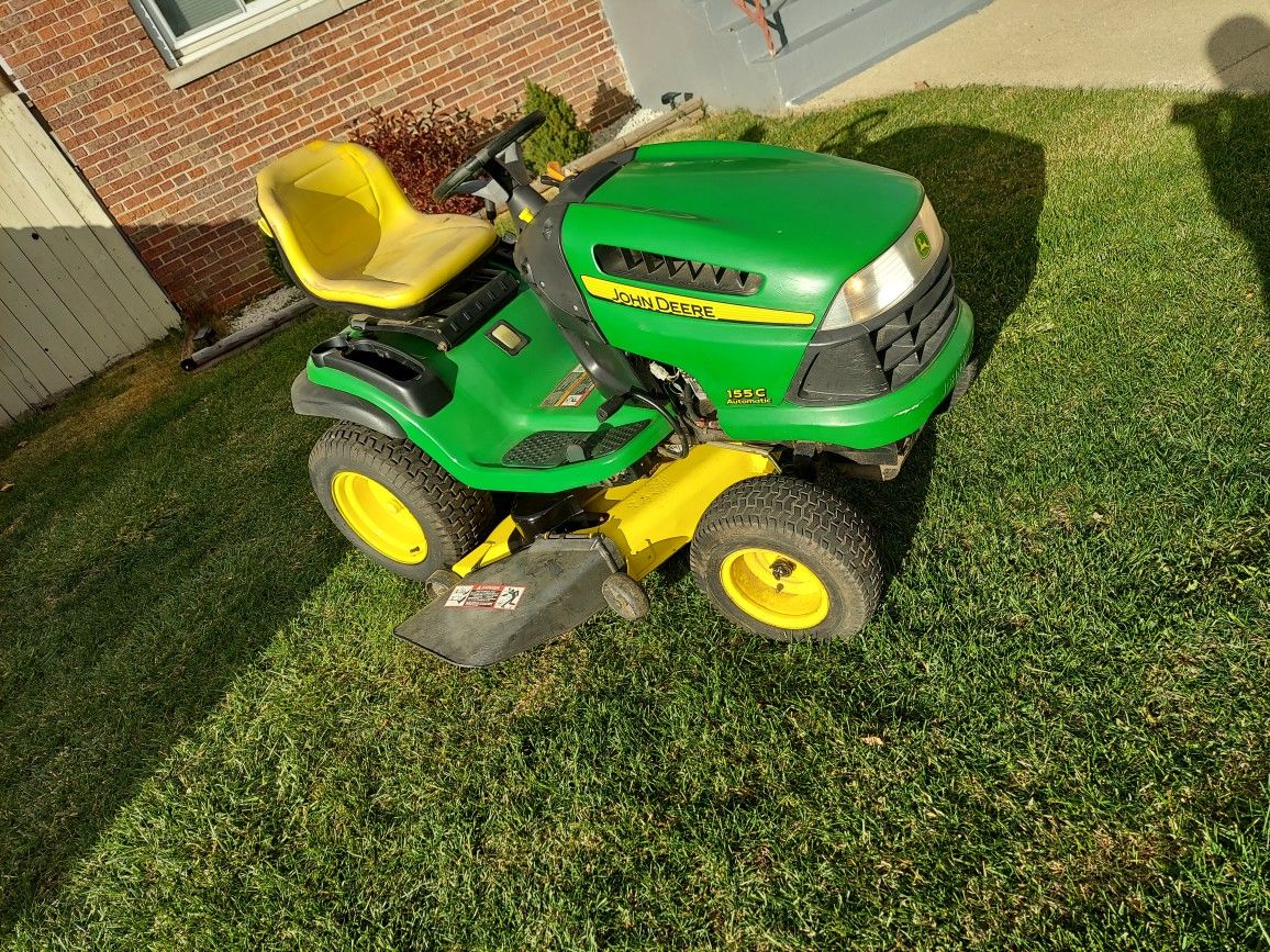 John Deere 155c Riding Lawnmower 