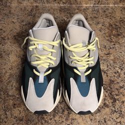 Yeezy 700 Wave Runner size 10