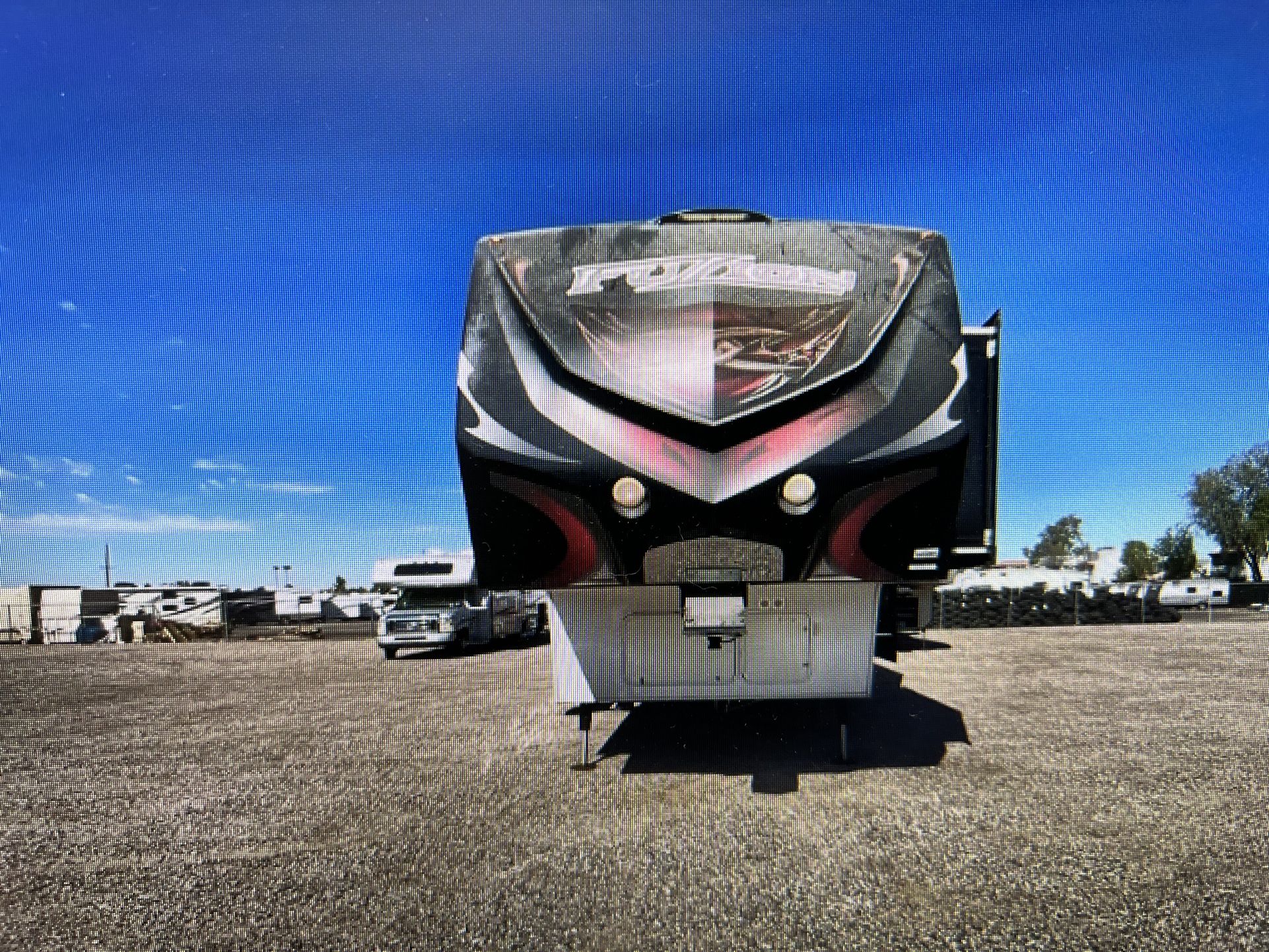 2013 FUZION 315. TOY HAULER