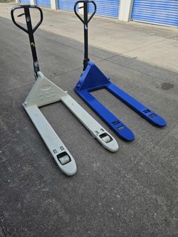 Pallet Jacks in Elk Grove Village, DELIVERY AVAILABLE