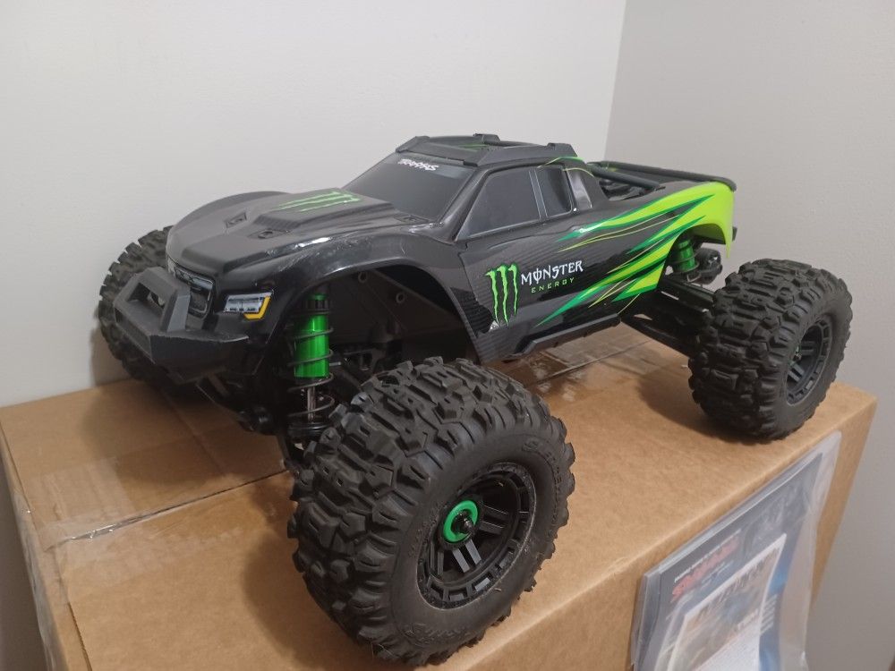 MONSTER ENERGY TRAXXAS MAXX v2 4s RC TRUCK Brushless - LIKE NEW! BARELY USED ONLY ONCE! Very Rare!!!