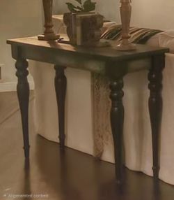 COUNTRY STYLE ENTRY TABLE