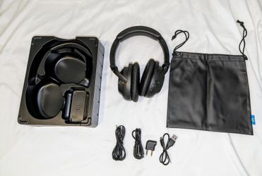 Headphones Cancelling Noise