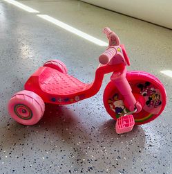 Minnie Mouse Ride-On Cruiser