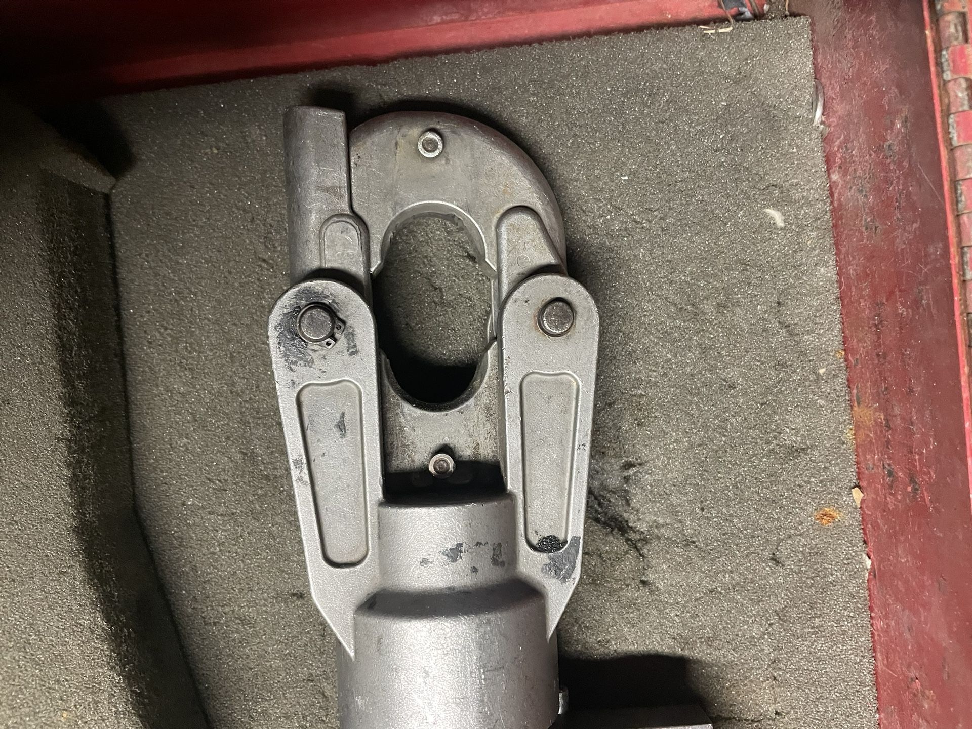 $75 BURNDY Y500CTHS Hand Operated Hydraulic Crimper, 6 Ton Force