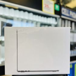 MacBook Air 13 Inch M2 Chip (Brand New)