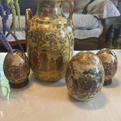 Chinese Ornaments, Beautiful 4 Pieces Plus Extra 2 Bonus little Bases.