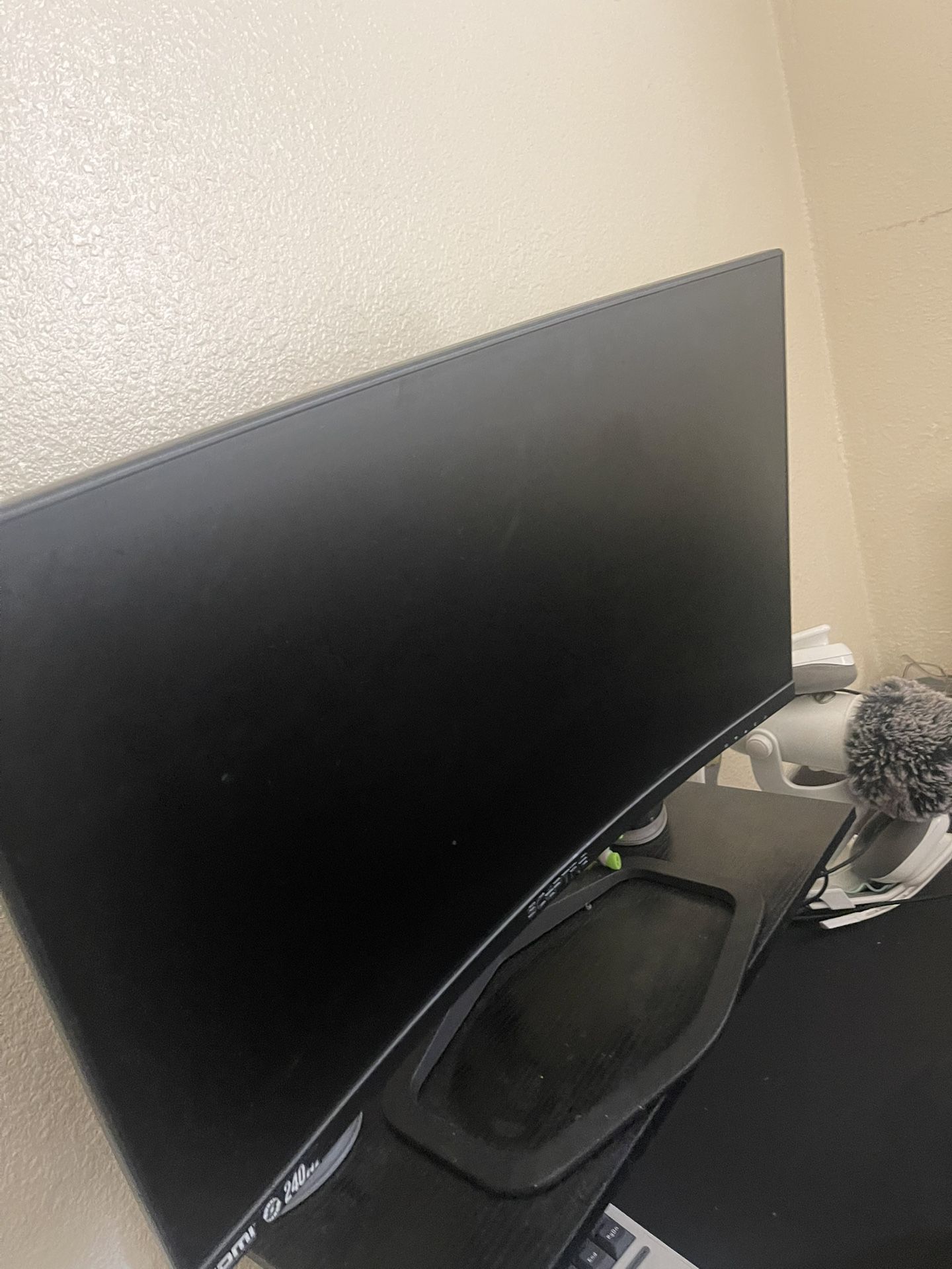 Curved 240 Hz Spectre Monitor