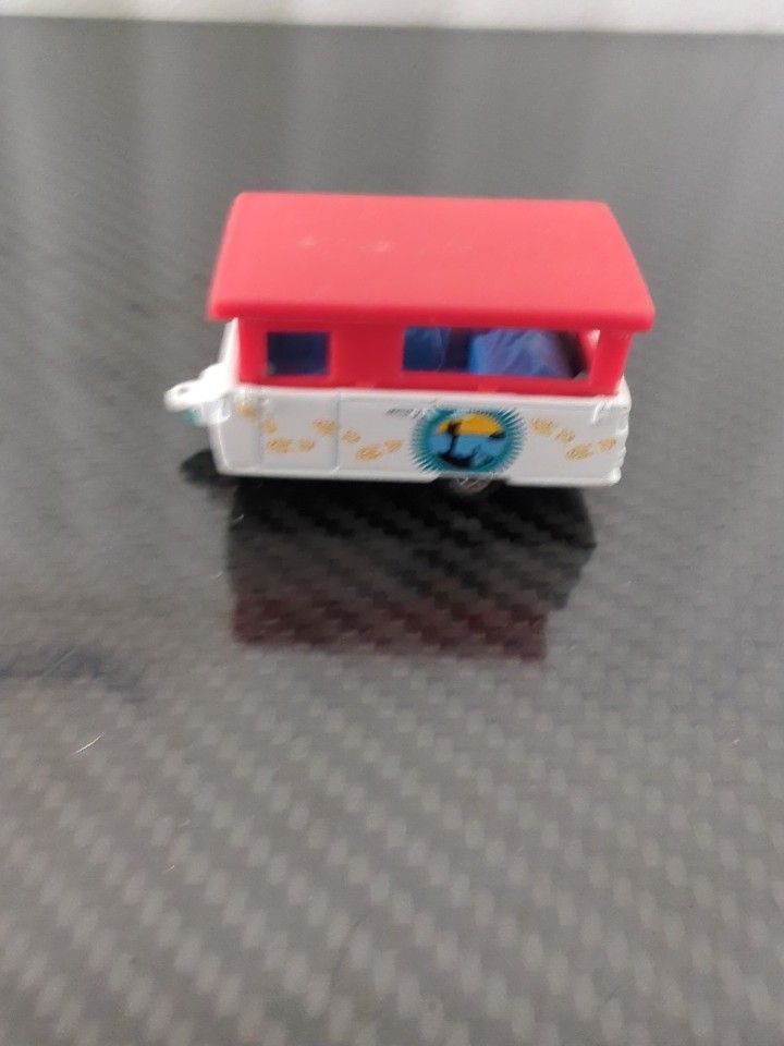 Matchbox Pop Up Camper White & Red Pull-Behind Trailer w/Hiking Scene 1:64 Scale