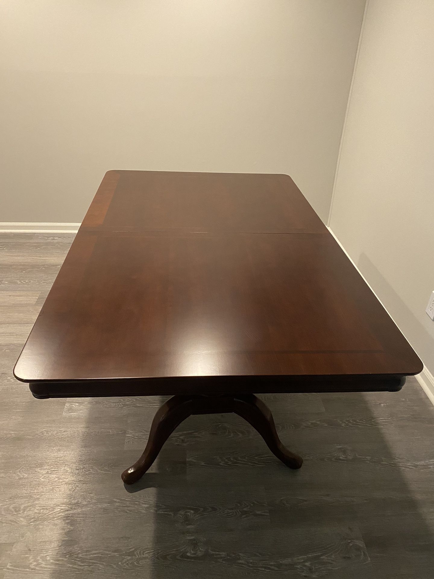 Solid Wood Extendable Dining Table With External Leaf