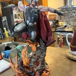 Sideshow Marvel Avengers Thor Premium Format Figure Statue 1431 of 2500