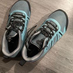 Women’s Size 9 Hiking Shoes