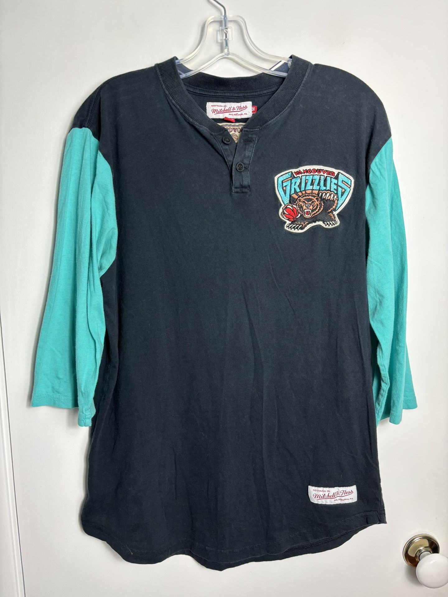 Mitchell & Ness Vancouver Grizzlies Retro 3/4 Sleeve Button T Shirt SZ M Teal